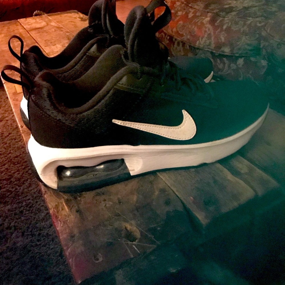 Nike women air maxes